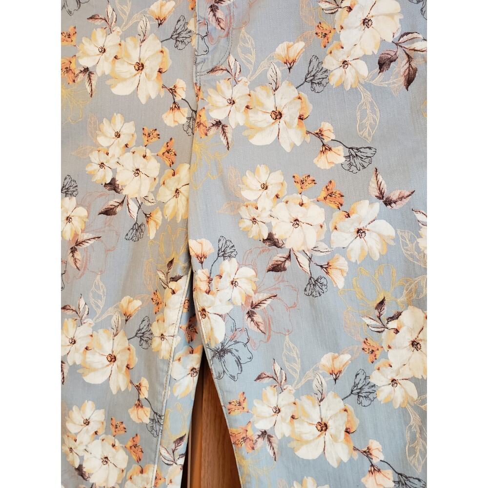 Nine West size 16 Chrystie Capri blue floral print denim capris - Picture 3 of 4